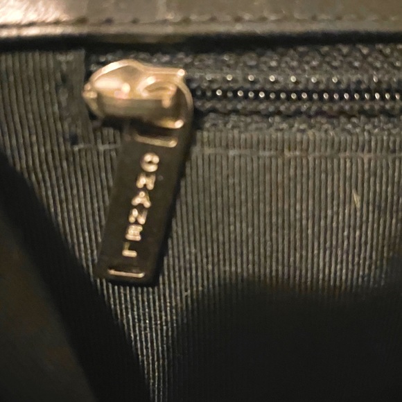 CHANEL HORIZONTAL QUILT MEDIUM BOY BAG - Picture 6 of 16